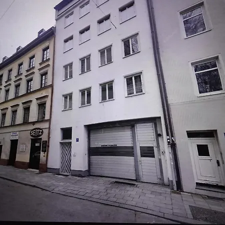 Apartment Tillmann Hjaz Munich
